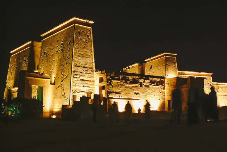 Spectacle son et lumière au temple de Philae