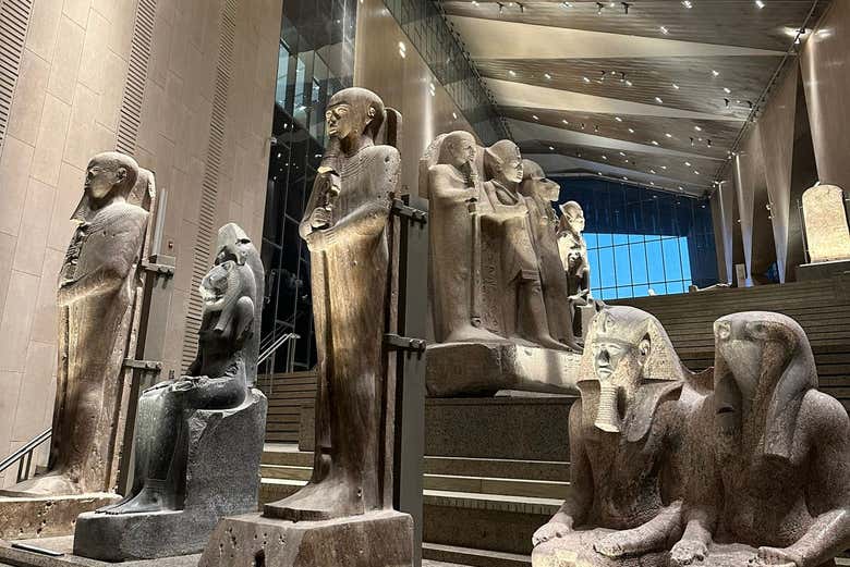 Une des salles du Grand musée égyptien