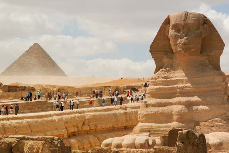 L'imposant Sphinx sur le plateau de Gizeh