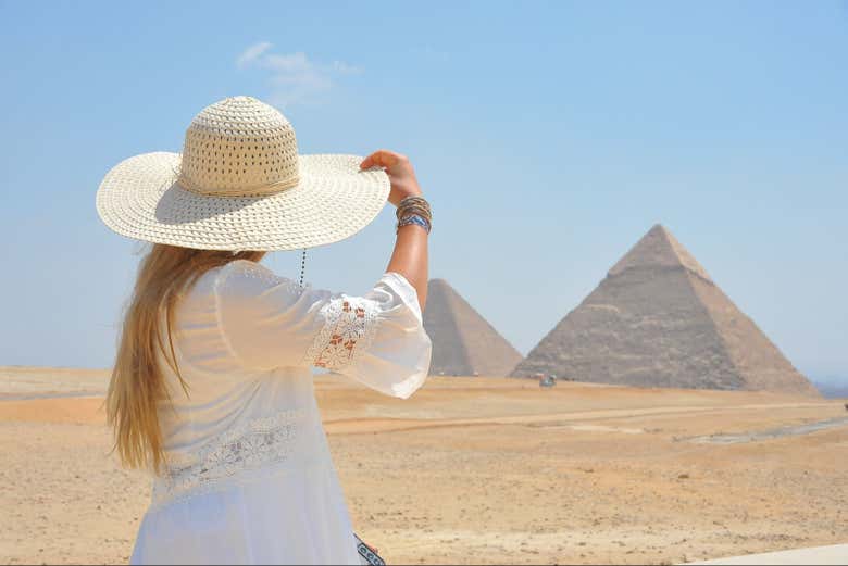 Admirez les pyramides de Gizeh